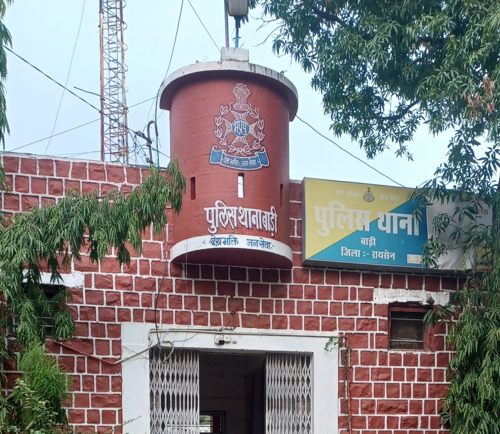 सट्टा लिखने वाले पर पुलिस की कार्रवाई नगदी के साथ आरोपी गिरफ्तार