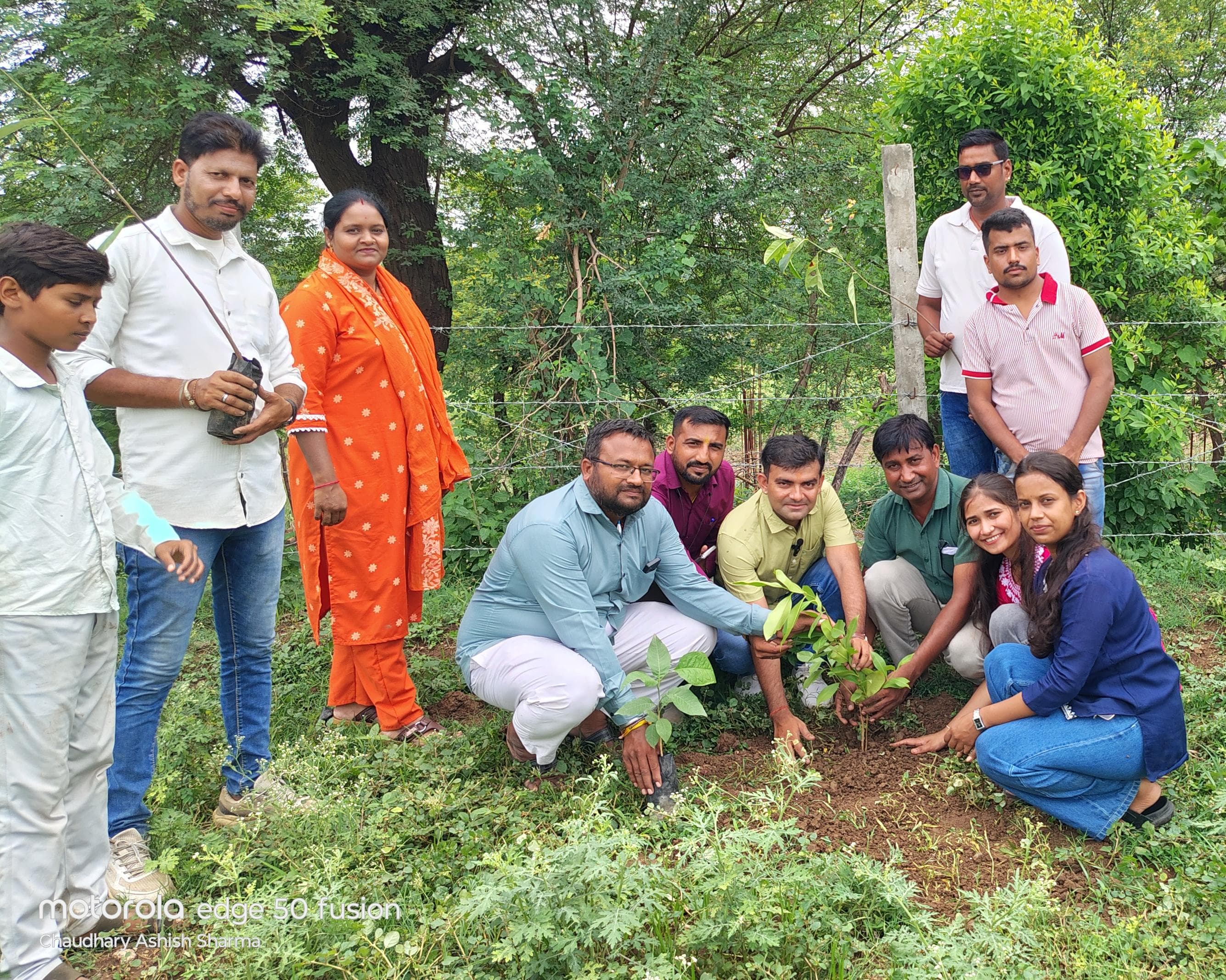 बेटियों के जन्मदिवस को वृक्षारोपण कर बनाया विशेष